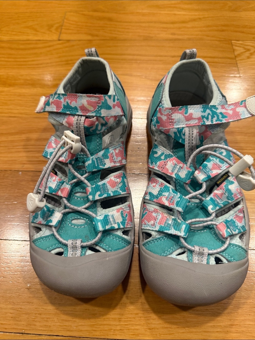 Keen Newport girls camo sandals size 3.